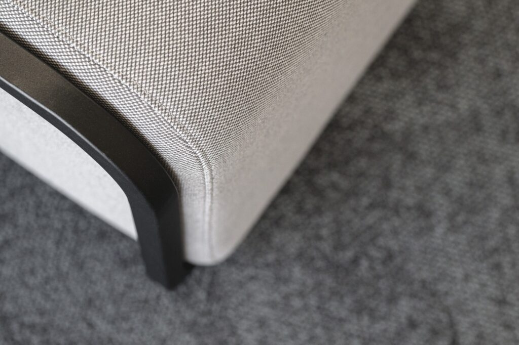 detail van design bank - h bench - stof en frame